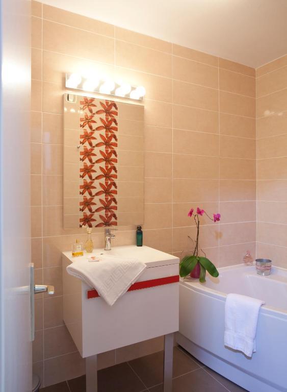 Hotel Brun Saint-Lattier Zewnętrze zdjęcie